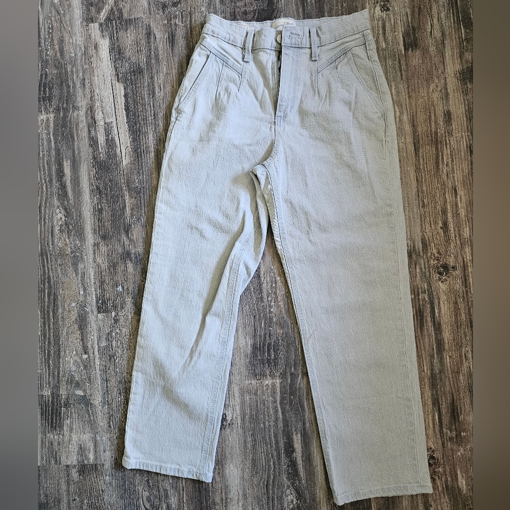 Universal Thread Vintage Straight Light Wash Jeans, Size 0/25R